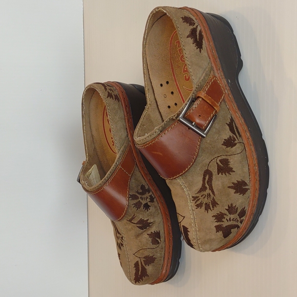 Klogs Austin Taupe Suede Tapestry Embroidered Clog - Picture 4 of 13